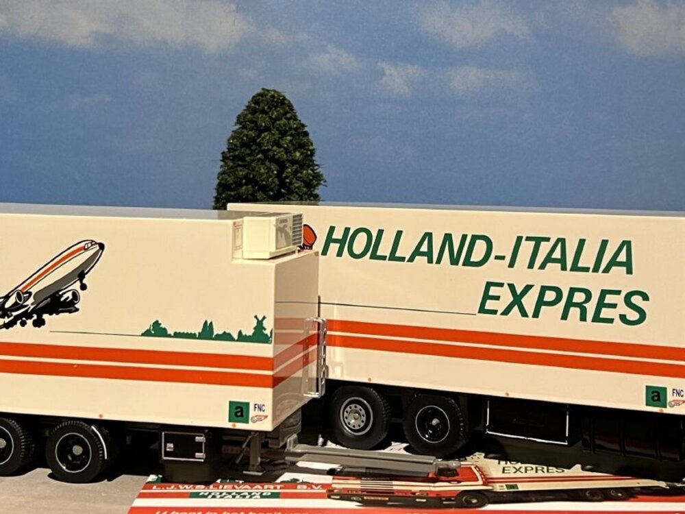 Tekno Tekno Scania 143M-420 streamline motorwagen met 2-assige wipkar LIEVAART "Holland-Italia Expres"