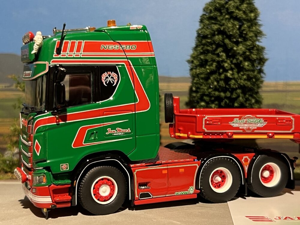 Tekno Tekno Scania Next Gen S580 6x2 with 3-axle lowbed trailer Jan Mues