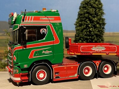Tekno Tekno Scania Next Gen S580 6x2 with 3-axle lowbed trailer Jan Mues