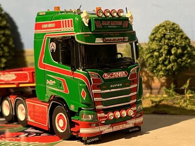 Tekno Tekno Scania Next Gen S580 6x2 met 3-assige dieplader Jan Mues