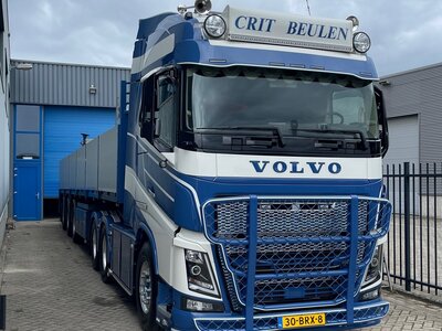 Tekno Tekno Volvo FH04 Globetrotter met 3-assige stenenoplegger  CRIT BEULEN