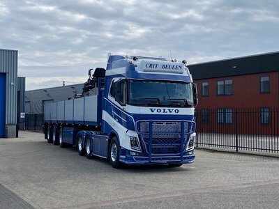 Tekno Tekno Volvo FH04 Globetrotter met 3-assige stenenoplegger  CRIT BEULEN