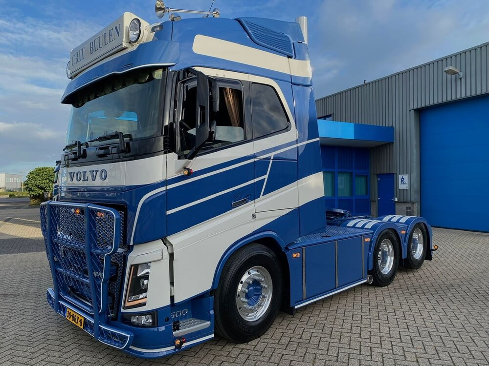 Tekno Tekno Volvo FH04 Globetrotter met 3-assige stenenoplegger  CRIT BEULEN