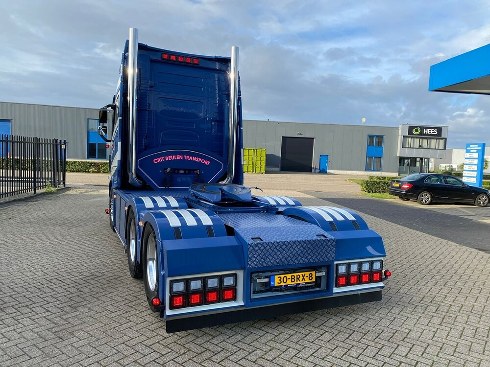 Tekno Tekno Volvo FH04 Globetrotter met 3-assige stenenoplegger  CRIT BEULEN