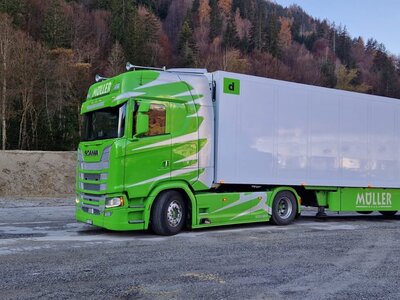 Tekno Tekno Scania Next Gen Highline with 3-axle reefer trailer MULLER "ITALIAN STYLE"