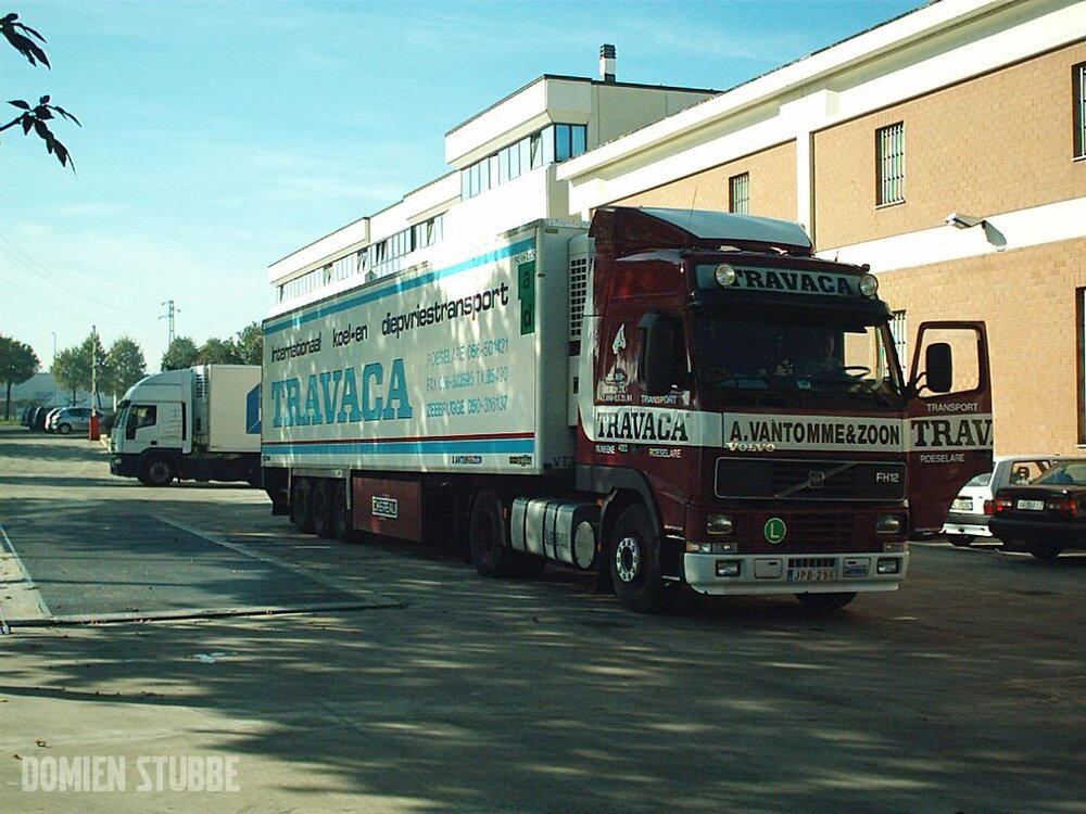 Tekno Tekno Volvo FH01 Globetrotter met 3-as koeloplegger TRAVACA