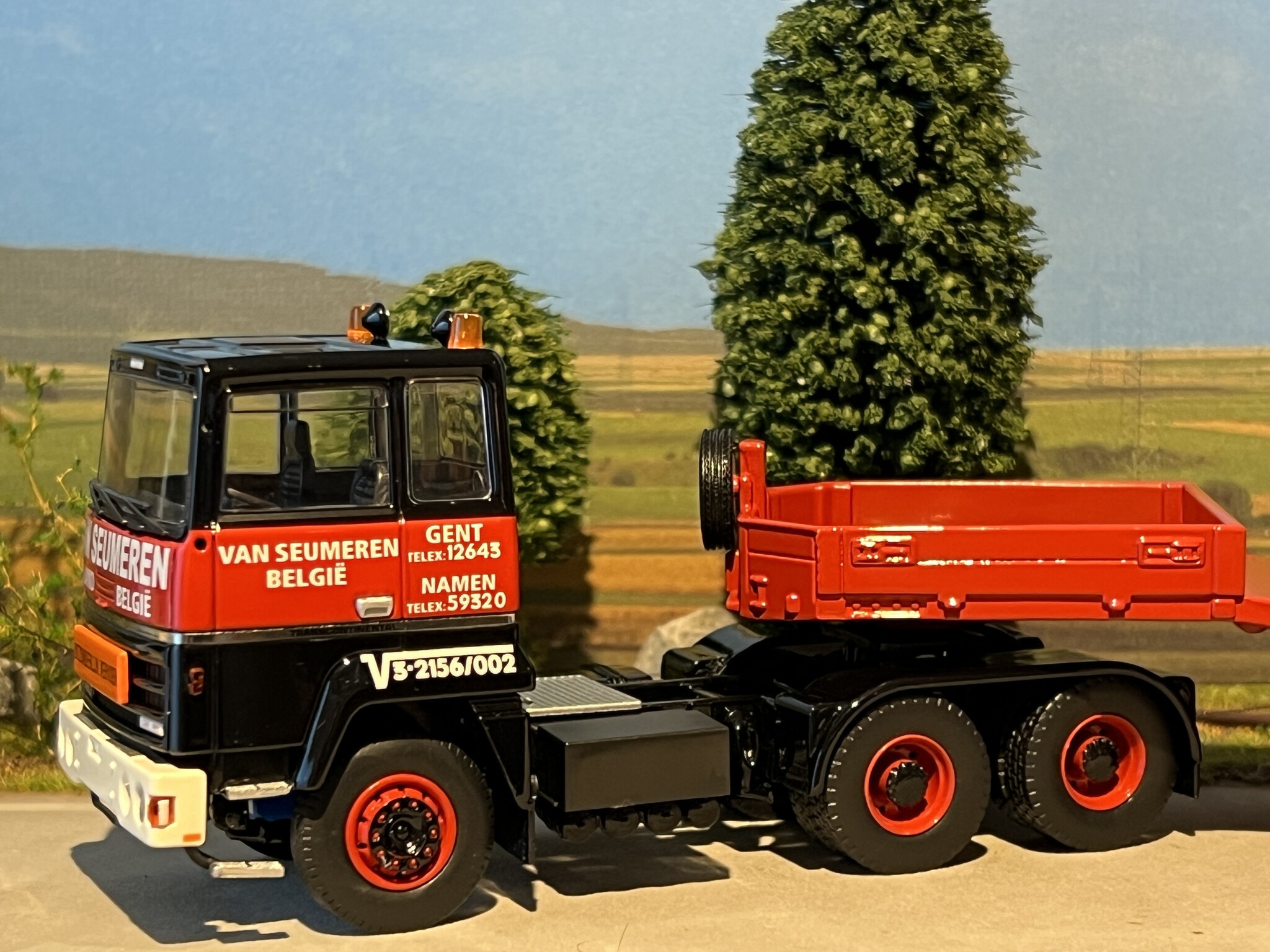 Mammoet store Tekno Ford Transcontinental 6x4 with 4-axle low loader VAN  SEUMEREN - MAMMOET