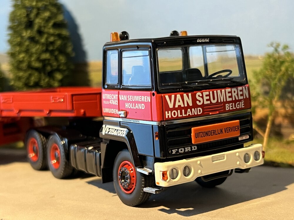 Mammoet store Tekno Ford Transcontinental 6x4 with 4-axle low loader VAN SEUMEREN - MAMMOET