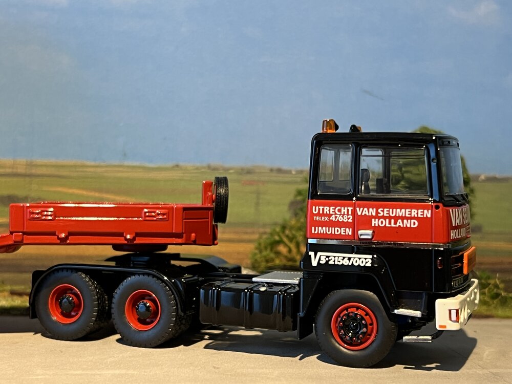 Mammoet store Tekno Ford Transcontinental 6x4 with 4-axle low loader VAN SEUMEREN - MAMMOET