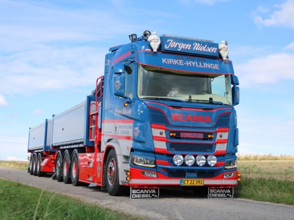 Tekno Tekno Scania Next Gen P-serie haakarm met kraan en lage afzetcontainer JORGEN NIELSEN