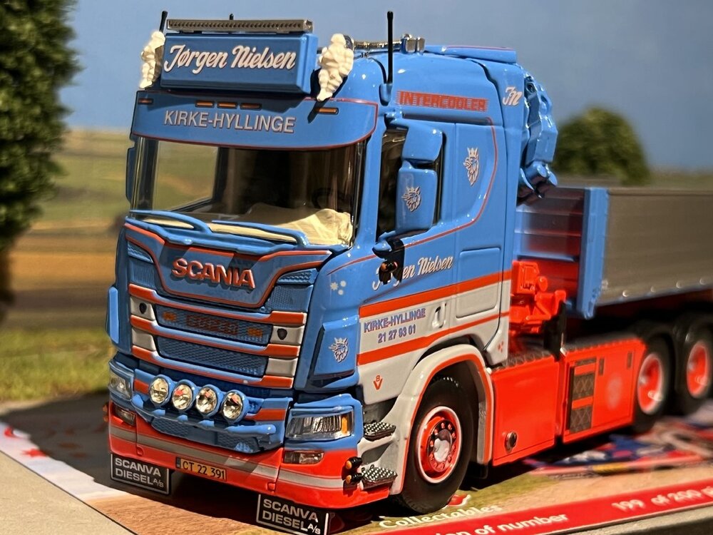 Tekno Tekno Scania Next Gen P-serie haakarm met kraan en lage afzetcontainer JORGEN NIELSEN