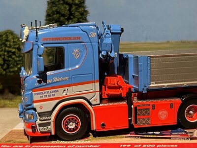 Tekno Tekno Scania Next Gen P-serie haakarm met kraan en lage afzetcontainer JORGEN NIELSEN