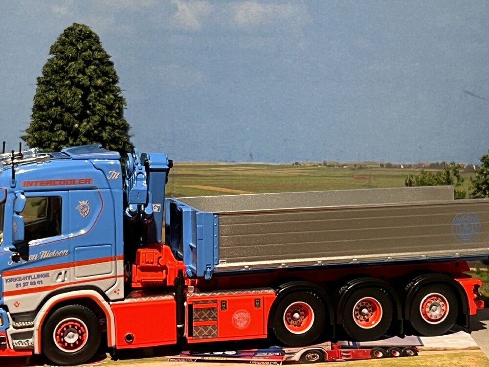 Tekno Tekno Scania Next Gen P-serie haakarm met kraan en lage afzetcontainer JORGEN NIELSEN