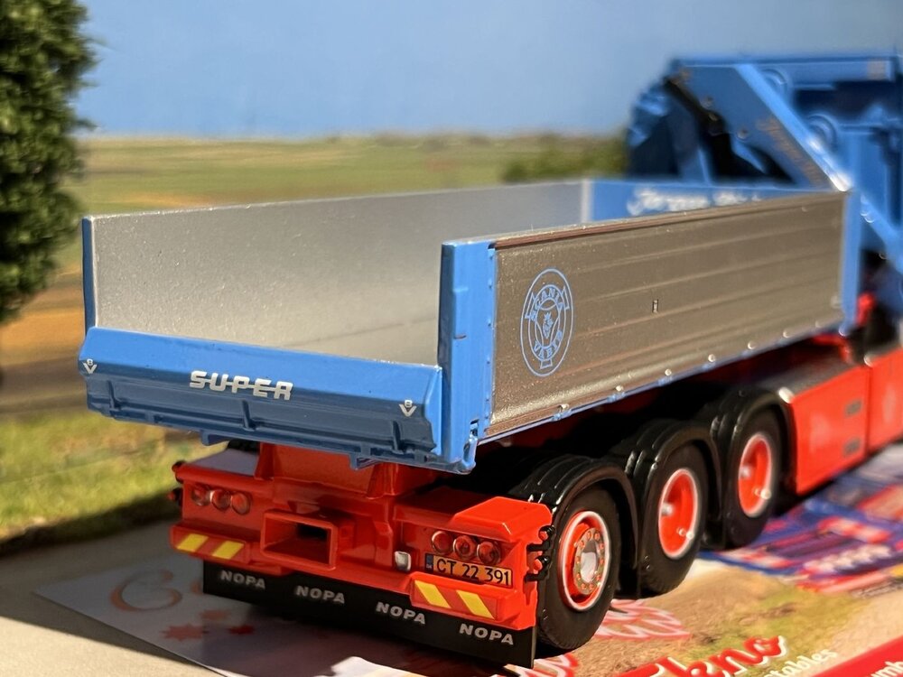 Tekno Tekno Scania Next Gen P-serie haakarm met kraan en lage afzetcontainer JORGEN NIELSEN