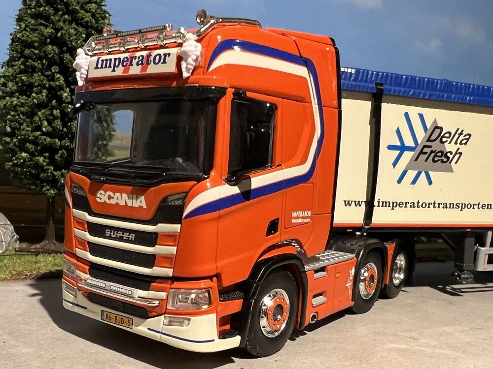 WSI WSI Scania R Highline 6x2 met 3-as kolibri potato trailer DELTA FRESH BV