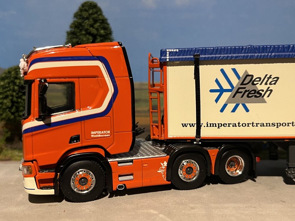 WSI WSI Scania R Highline 6x2 met 3-as kolibri potato trailer DELTA FRESH BV