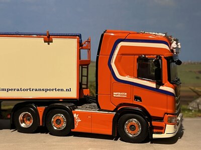 WSI WSI Scania R Highline 6x2 met 3-as kolibri potato trailer DELTA FRESH BV