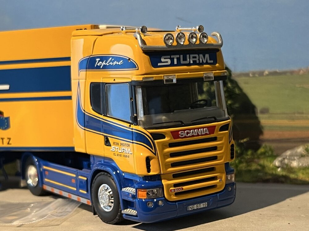 Tekno Tekno Scania R500 4x2 met 3-as koeloplegger STURM