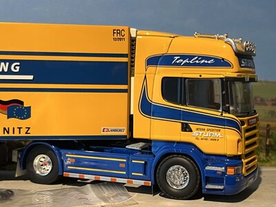 Tekno Tekno Scania R500 4x2 met 3-as koeloplegger STURM