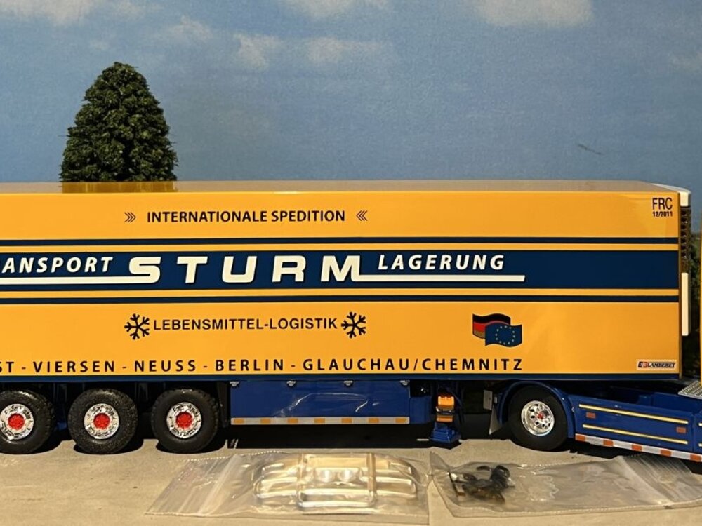 Tekno Tekno Scania R500 4x2 met 3-as koeloplegger STURM