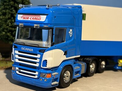 Tekno Tekno Scania R420 Topline 6x2 with 3-axle reefer trailer NOR CARGO