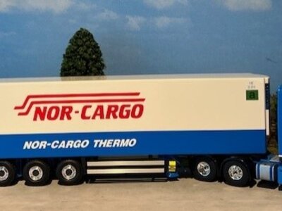 Tekno Tekno Scania R420 Topline 6x2 with 3-axle reefer trailer NOR CARGO