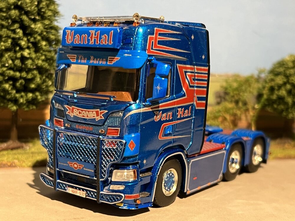 WSI WSI  Scania S Highline 6x2 van Hal Transport