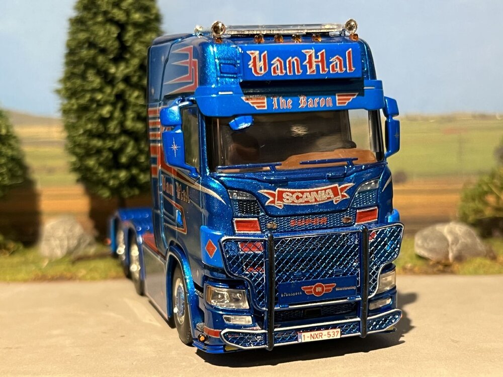 WSI WSI  Scania S Highline 6x2 van Hal Transport