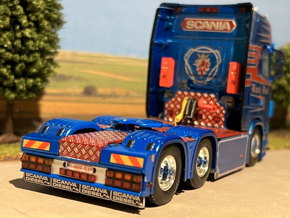 WSI WSI  Scania S Highline 6x2 van Hal Transport