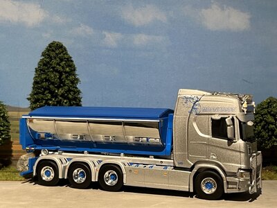 WSI WSI Scania R Highline 8x4 rigid drawbar truck with hooklift _+ asphalt container Thore Magnussen