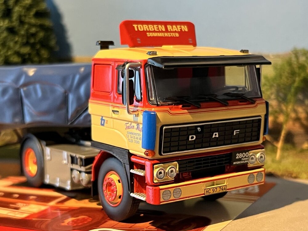 Tekno Tekno DAF 2800 met 3-assige vlakke oplegger met afgedekte lading Torben Rafn