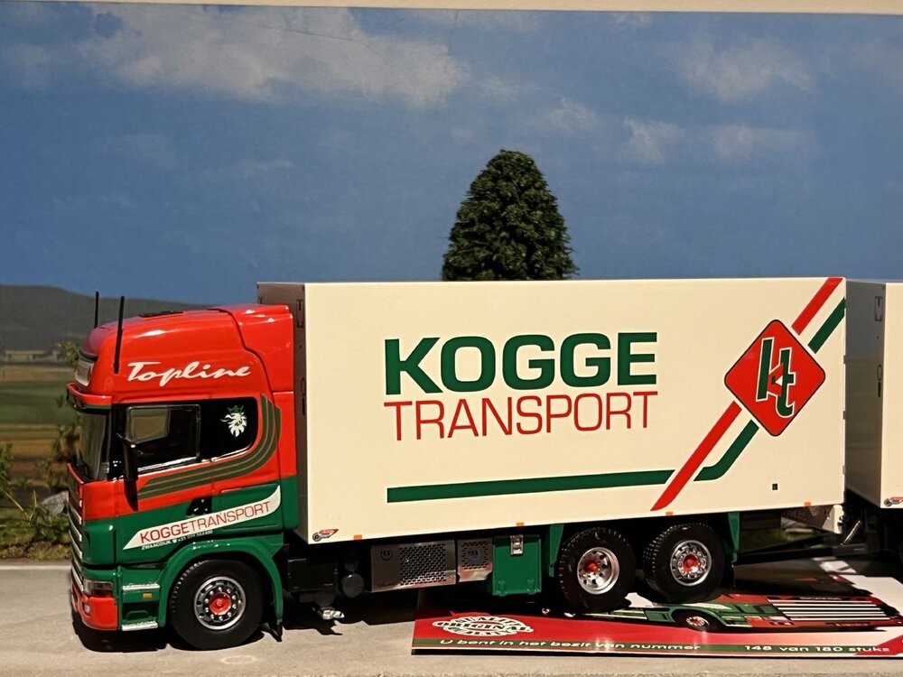 Tekno Tekno Scania 124 topline motorwagen met 2-assige schamelaanhanger KOGGE Transport