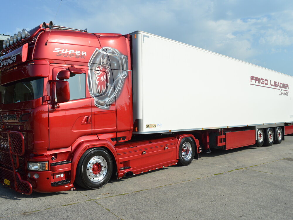 Tekno Tekno Scania R-serie Topline 4x2 with 3-axle reefer trailer SARANTOS