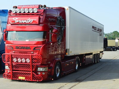 Tekno Tekno Scania R-serie Topline 4x2 with 3-axle reefer trailer SARANTOS