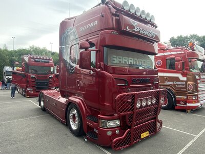 Tekno Tekno Scania R-serie Topline 4x2 with 3-axle reefer trailer SARANTOS