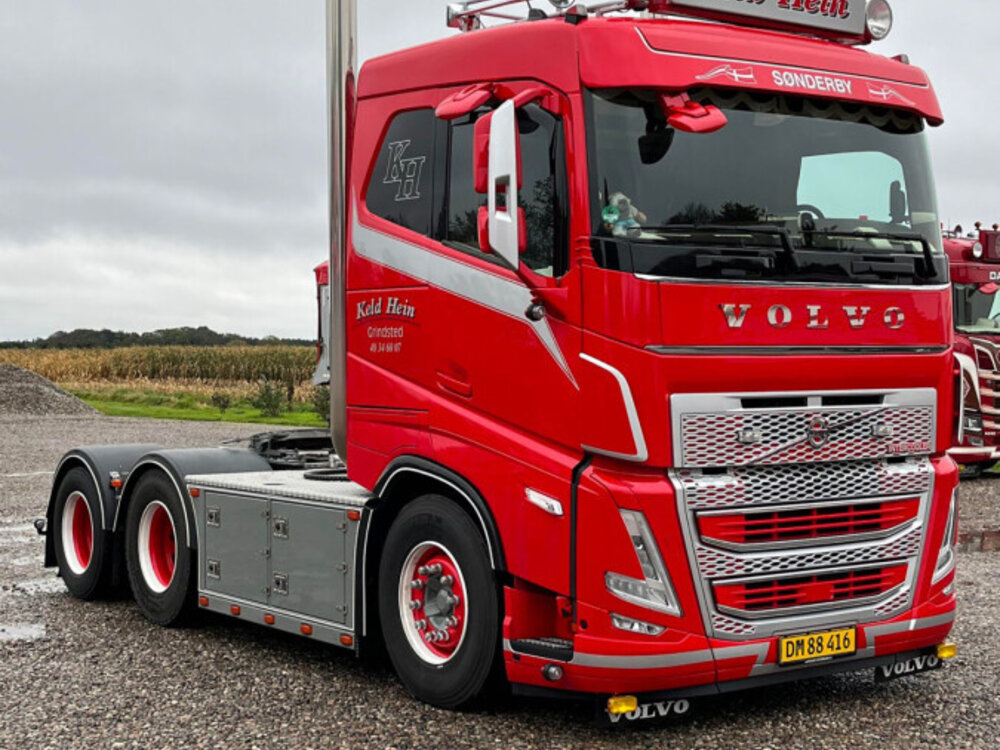 WSI WSI Volvo FH5 sleeper cab 6x2 tag axle KELD HEIN