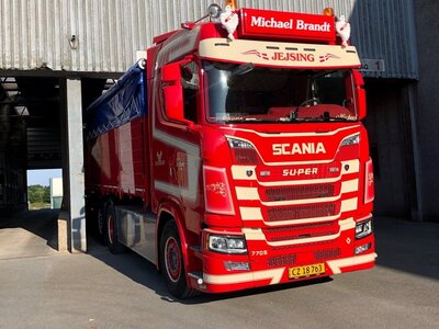 Tekno Tekno Scania Next Gen 770S-V8 motorwagen met 4-as aanhanger MICHAEL BRANDT