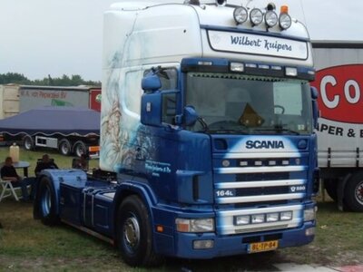 WSI WSI "EXCLUSIEF" Scania 4-serie Topline 4x2 met 3-as container oplegger + 40ft. koelcontainer WILBERT KUIPERS