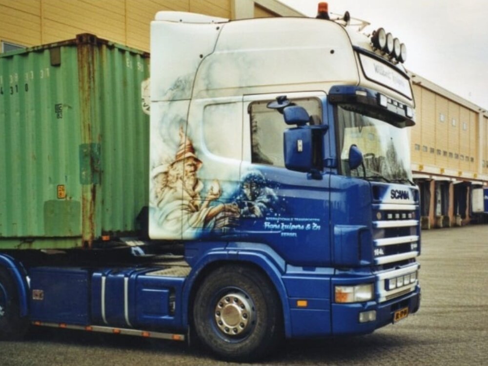 WSI WSI "EXCLUSIEF" Scania 4-serie Topline 4x2 met 3-as container oplegger + 40ft. koelcontainer WILBERT KUIPERS