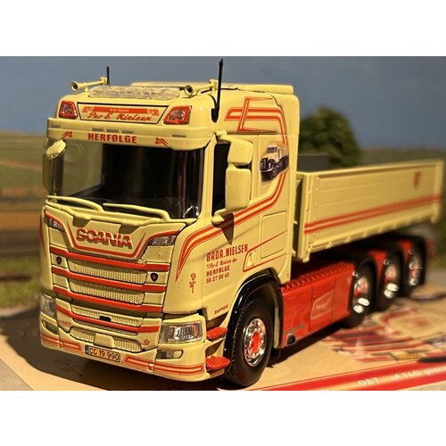 Tekno Tekno Scania Next Gen R520 8x2 NCH met container haakarm PER E. NIELSEN