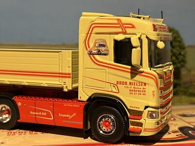 Tekno Tekno Scania Next Gen R520 8x2 NCH met container haakarm PER E. NIELSEN