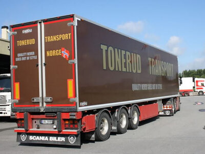 WSI WSI Scania 4 series flat roof 6x2 + 3-assige koeloplegger TONERUD