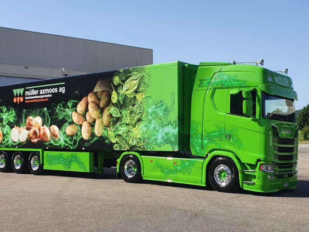 Tekno Tekno Scania Next Gen S-serie with 3-axle reefer trailer MULLER