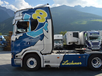 Tekno Tekno Scania Next Gen S730 Highline 4x2 with 3-axle reefer trailer LECHNER