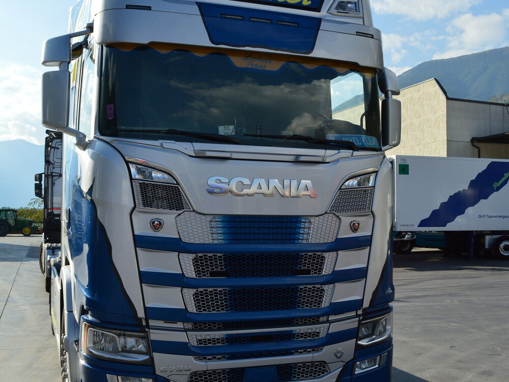 Tekno Tekno Scania Next Gen S730 Highline 4x2 with 3-axle reefer trailer LECHNER