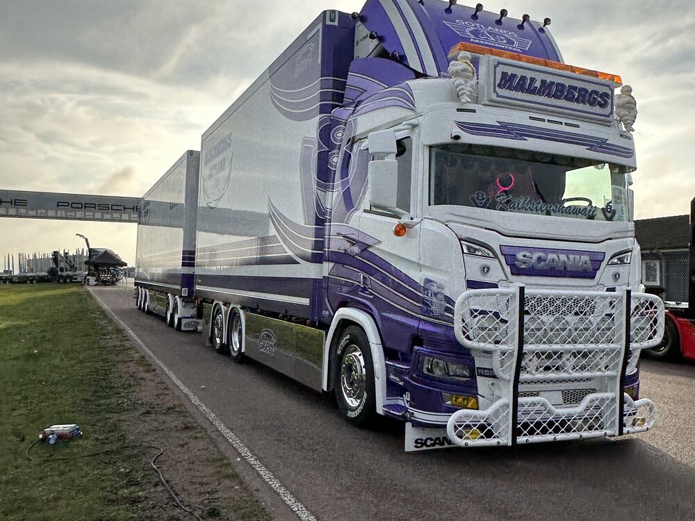 Tekno Tekno Scania Next Gen R650 Zweedse 24m combinatie MALMBERGS