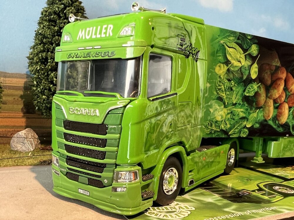 Tekno Tekno Scania Next Gen S-serie with 3-axle reefer trailer MULLER