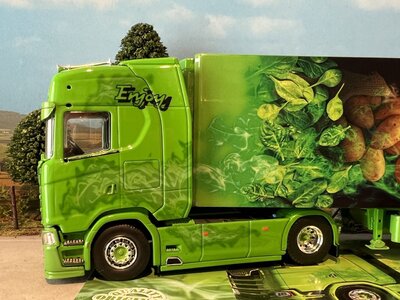 Tekno Tekno Scania Next Gen S-serie met 3-assige koeloplegger MULLER