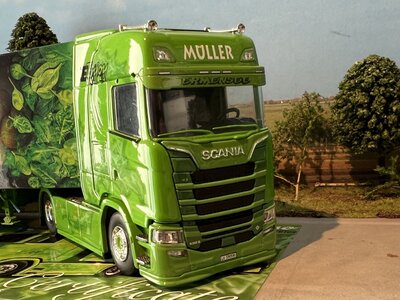 Tekno Tekno Scania Next Gen S-serie met 3-assige koeloplegger MULLER