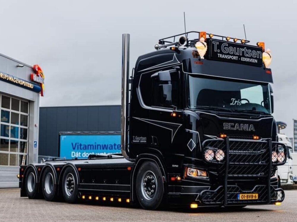 WSI WSI "EXCLUSIEF" Scania R 8x2 hooklift system + 15m3 container + 4-axle Meppel lowloader T. GEURTSEN